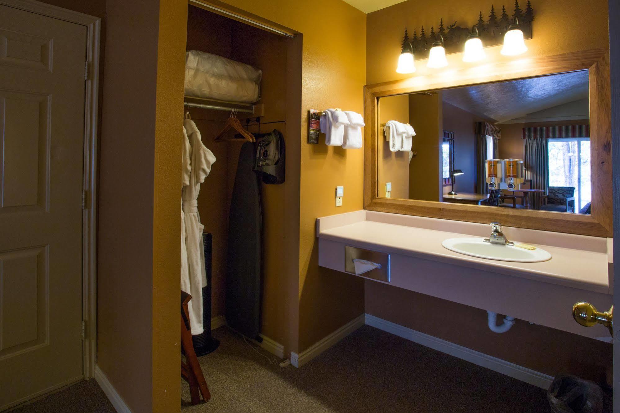 Headwaters Lodge & Cabins At Flagg Ranch Moran Bagian luar foto